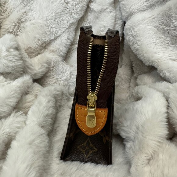 Louis Vuitton Poche Toilette 19 - Picture 7 of 15